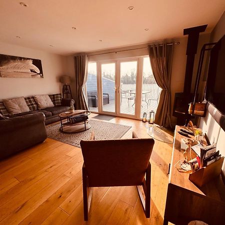Cotswolds Lakeside Lodge - Nesbitt'S Nest South Cerney Εξωτερικό φωτογραφία