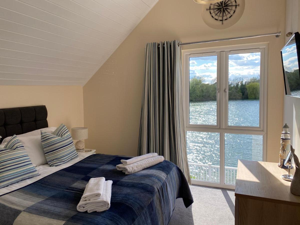 Cotswolds Lakeside Lodge - Nesbitt'S Nest South Cerney Εξωτερικό φωτογραφία