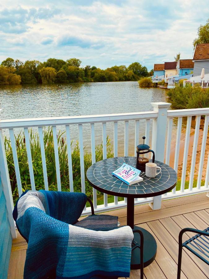 Cotswolds Lakeside Lodge - Nesbitt'S Nest South Cerney Εξωτερικό φωτογραφία