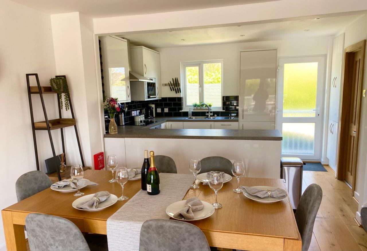 Cotswolds Lakeside Lodge - Nesbitt'S Nest South Cerney Εξωτερικό φωτογραφία