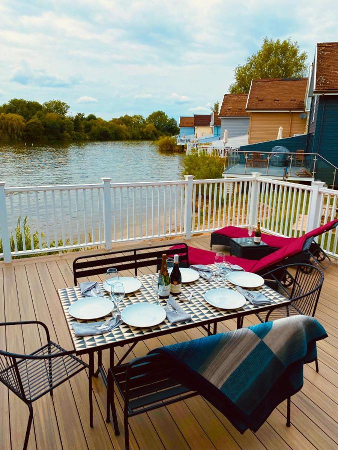Cotswolds Lakeside Lodge - Nesbitt'S Nest South Cerney Εξωτερικό φωτογραφία