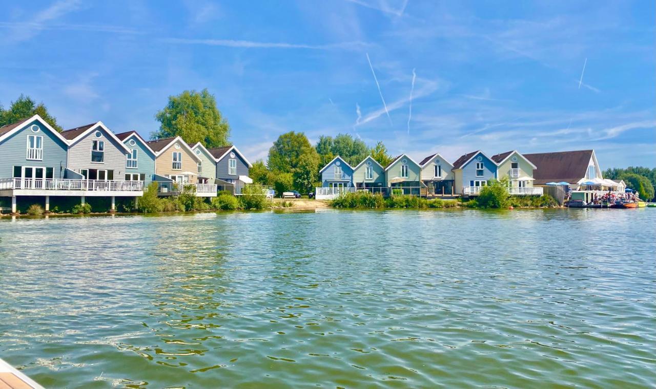 Cotswolds Lakeside Lodge - Nesbitt'S Nest South Cerney Εξωτερικό φωτογραφία