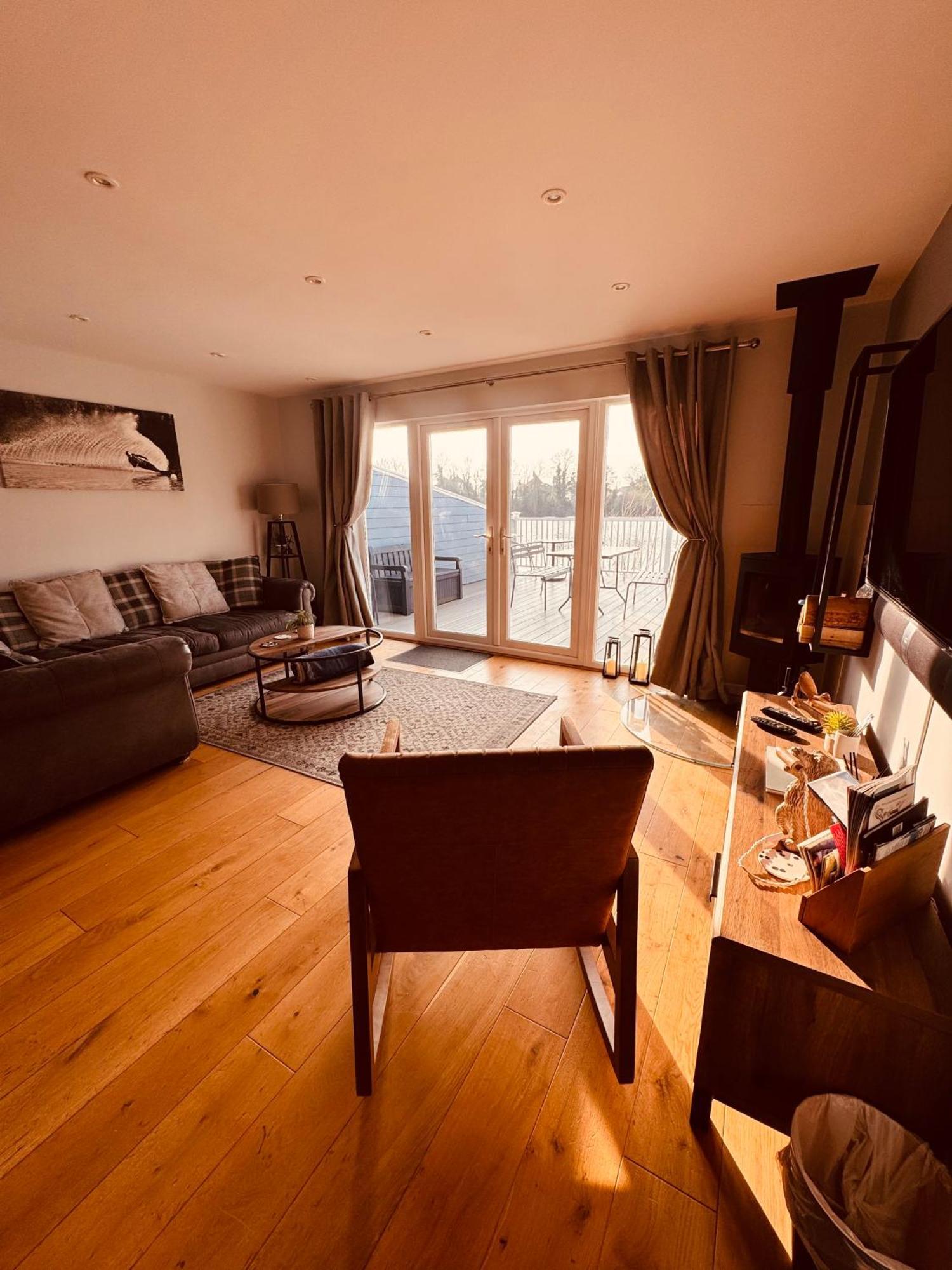 Cotswolds Lakeside Lodge - Nesbitt'S Nest South Cerney Εξωτερικό φωτογραφία