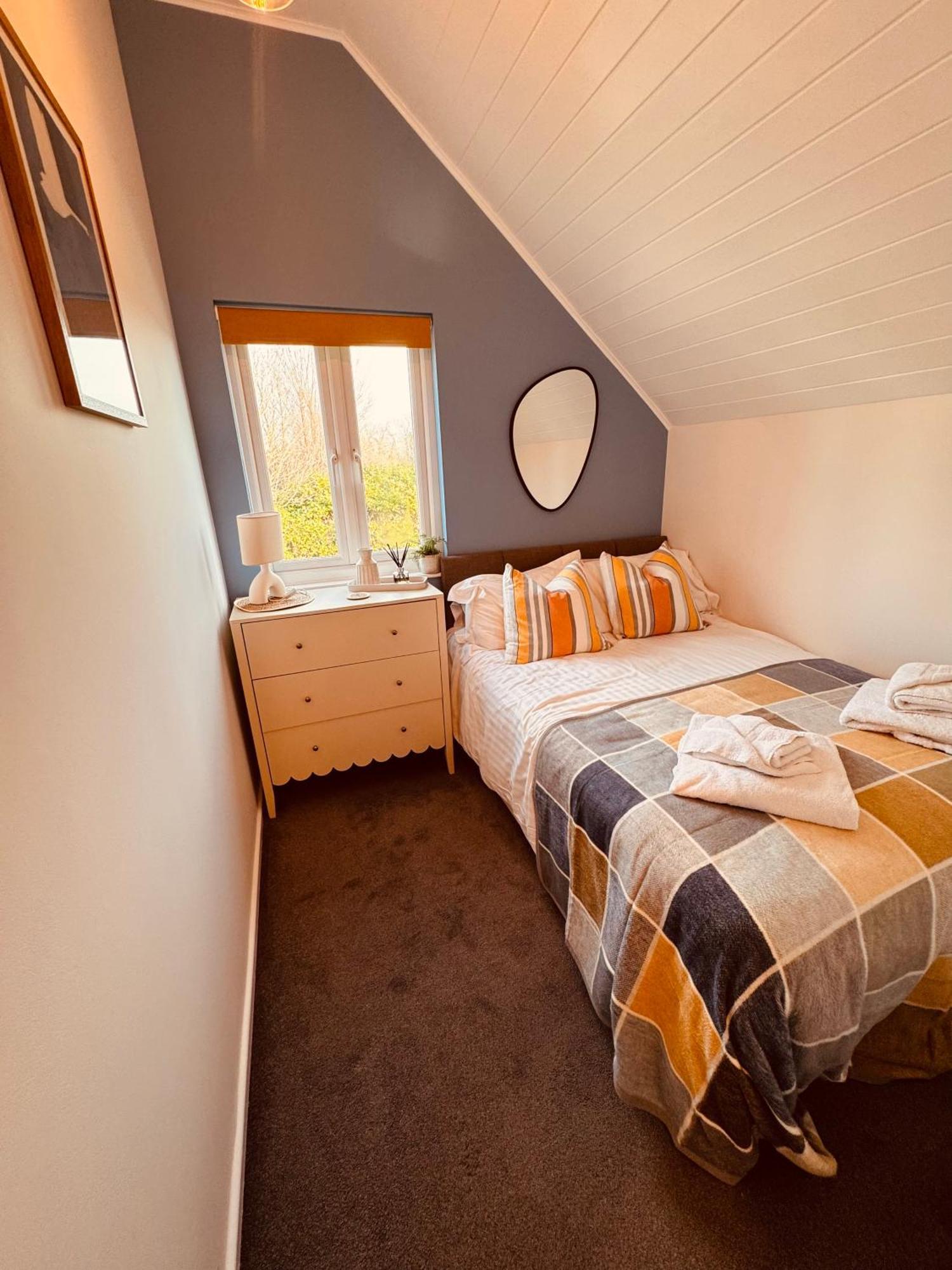 Cotswolds Lakeside Lodge - Nesbitt'S Nest South Cerney Εξωτερικό φωτογραφία